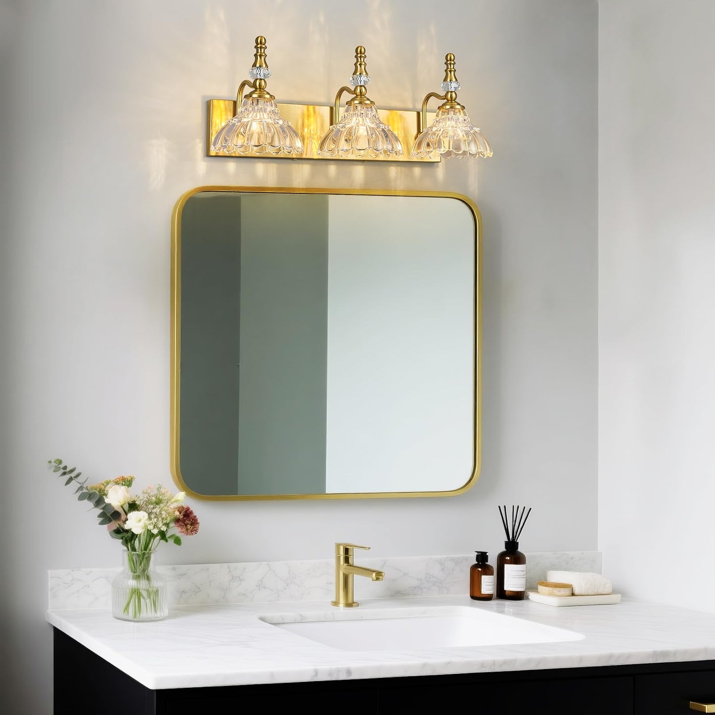 Lbsqj Vintage Bathroom Vanity Light 3-Light Gold Vanity Lighting Fixture With Flower Glass Shade Bathroom Lighting Fixtures Over Mirror