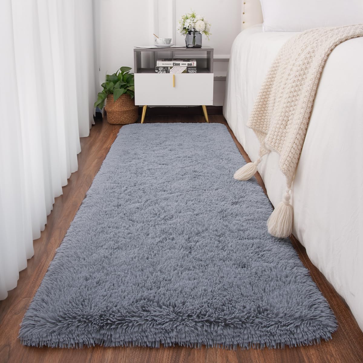 Ultra Soft White Rugs for Bedroom 4x6 Feet, Fluffy Shag Area Rugs for Living Room, Large Comfy Furry Rug for Girls Kids Baby Room Decor, Non Slip Nursery Rug Modern Indoor Fuzzy Floor Carpet