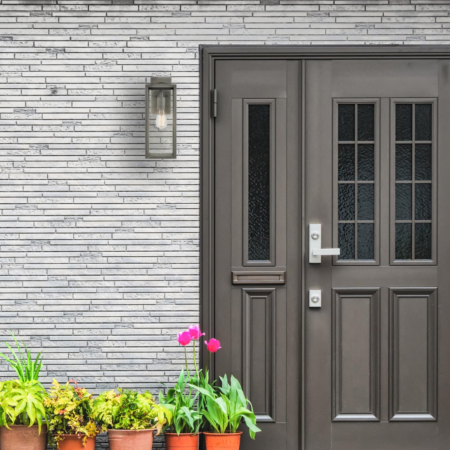 Globe Electric Bowery 1-Light Wall Sconce, Matte Gray, Metal, Clear Glass Shade, Model 44838